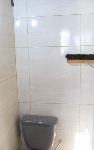 Casa à venda com 100m², 4 quartos e sem vagaBanheiro 1