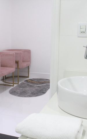 Casa à venda com 249m², 4 quartos e 4 vagasBanheiro