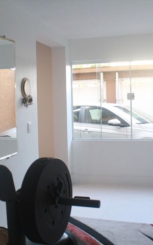 Casa à venda com 249m², 4 quartos e 4 vagasAcademia