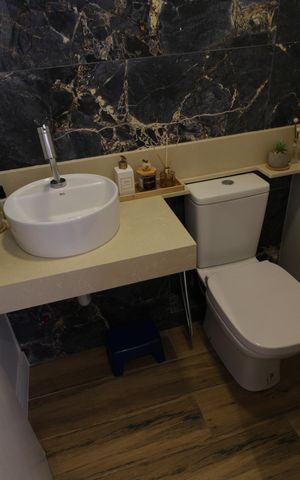 Casa de condomínio à venda com 142m², 4 quartos e 2 vagasLavabo