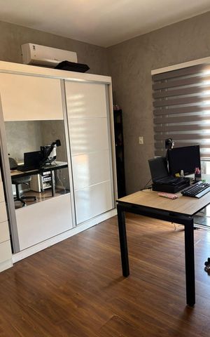Casa à venda com 240m², 3 quartos e 3 vagas Casa à venda com 240m², 3 quartos e 3 vagasQuarto 1