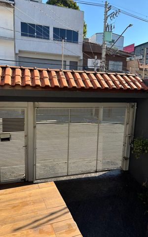 Casa à venda com 240m², 3 quartos e 3 vagas Casa à venda com 240m², 3 quartos e 3 vagasÁrea Externa