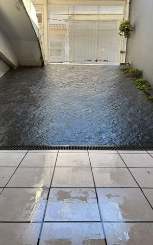 Casa à venda com 240m², 3 quartos e 3 vagas Casa à venda com 240m², 3 quartos e 3 vagasGaragem