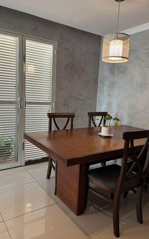 Casa à venda com 240m², 3 quartos e 3 vagas Casa à venda com 240m², 3 quartos e 3 vagasSala de Jantar