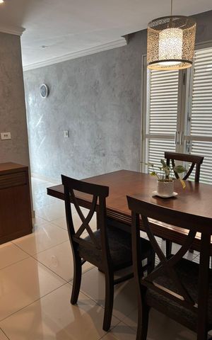Casa à venda com 240m², 3 quartos e 3 vagas Casa à venda com 240m², 3 quartos e 3 vagasSala de Jantar