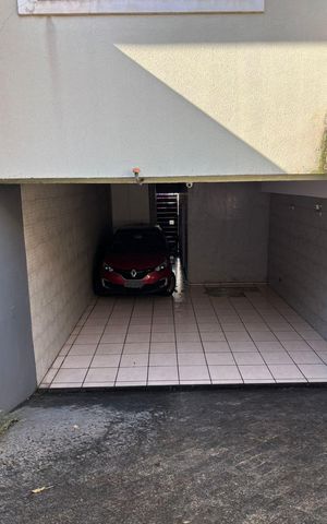 Casa à venda com 240m², 3 quartos e 3 vagas Casa à venda com 240m², 3 quartos e 3 vagasGaragem