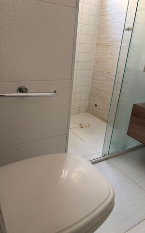 Casa à venda com 240m², 3 quartos e 3 vagas Casa à venda com 240m², 3 quartos e 3 vagasBanheiro 1