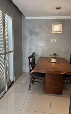 Casa à venda com 240m², 3 quartos e 3 vagas Casa à venda com 240m², 3 quartos e 3 vagasSala de Jantar