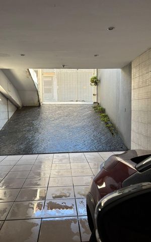 Casa à venda com 240m², 3 quartos e 3 vagas Casa à venda com 240m², 3 quartos e 3 vagasGaragem