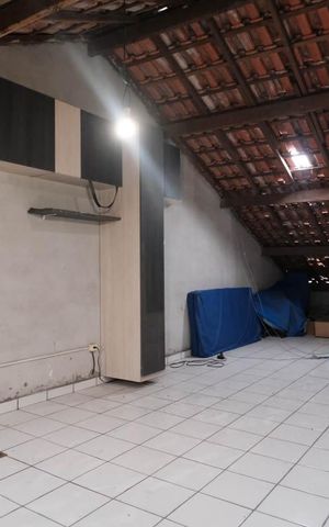 Casa à venda com 180m², 3 quartos e 5 vagasSótão