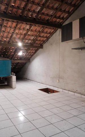 Casa à venda com 180m², 3 quartos e 5 vagasSótão