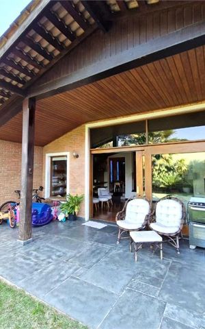 Casa à venda com 349m², 4 quartos e 2 vagas