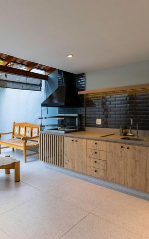 Casa à venda com 220m², 3 quartos e 4 vagas Casa à venda com 220m², 3 quartos e 4 vagasÁrea comum