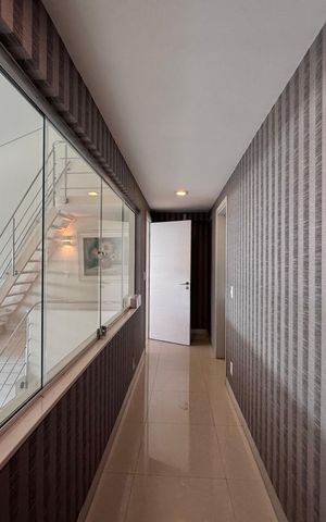 Casa à venda com 612m², 5 quartos e 4 vagasCorredor