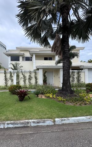 Casa à venda com 612m², 5 quartos e 4 vagasFachada