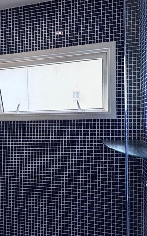 Casa à venda com 612m², 5 quartos e 4 vagasSuíte 1 - Banheiro