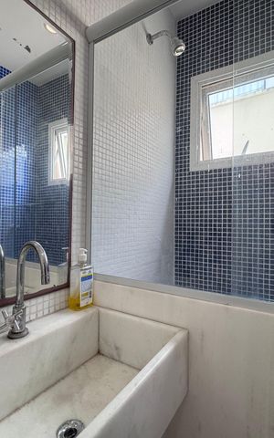 Casa à venda com 612m², 5 quartos e 4 vagasSuíte 1 - Banheiro