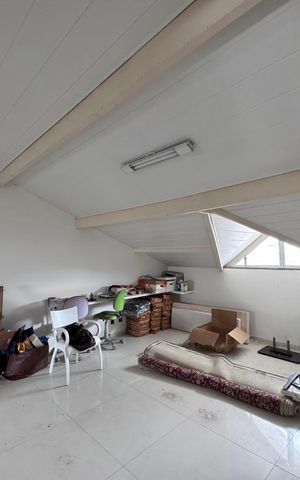 Casa à venda com 612m², 5 quartos e 4 vagasSótão