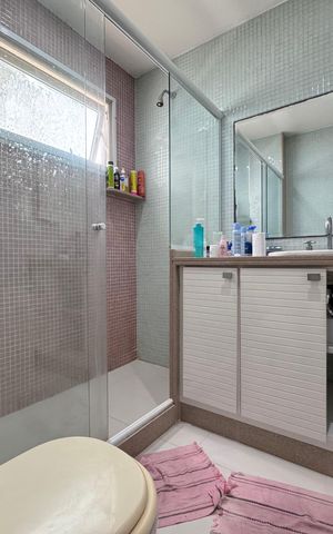 Casa à venda com 612m², 5 quartos e 4 vagasSuíte 2- Banheiro