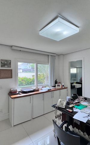 Casa à venda com 612m², 5 quartos e 4 vagasSuíte 3