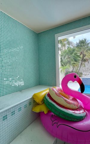 Casa à venda com 612m², 5 quartos e 4 vagasÁrea externa - Sauna