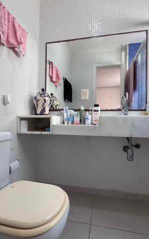 Casa à venda com 612m², 5 quartos e 4 vagasSuíte 1 - Banheiro