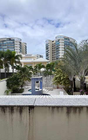 Casa à venda com 612m², 5 quartos e 4 vagasSuíte 4 - Varanda