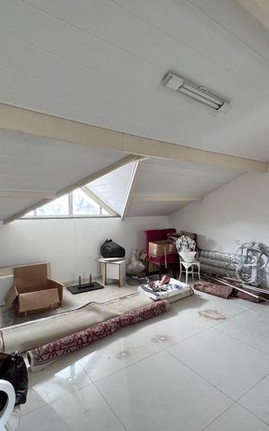 Casa à venda com 612m², 5 quartos e 4 vagasSótão