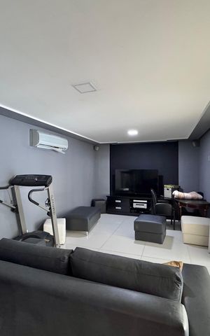 Casa à venda com 612m², 5 quartos e 4 vagasSala de TV