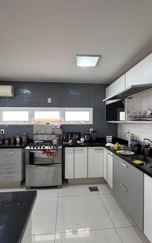 Casa à venda com 612m², 5 quartos e 4 vagasCozinha