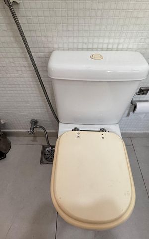 Casa à venda com 612m², 5 quartos e 4 vagasSuíte 1 - Banheiro