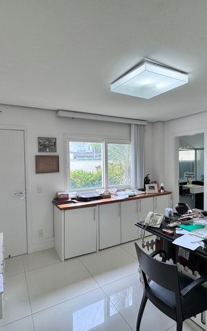 Casa à venda com 612m², 5 quartos e 4 vagasSuíte 3