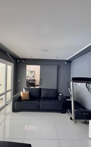 Casa à venda com 612m², 5 quartos e 4 vagasSala de TV