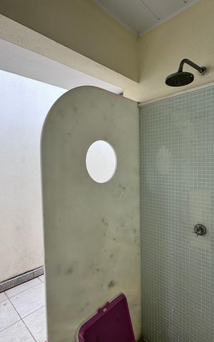 Casa à venda com 612m², 5 quartos e 4 vagasÁrea externa - Banheiro