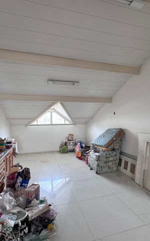 Casa à venda com 612m², 5 quartos e 4 vagasSótão