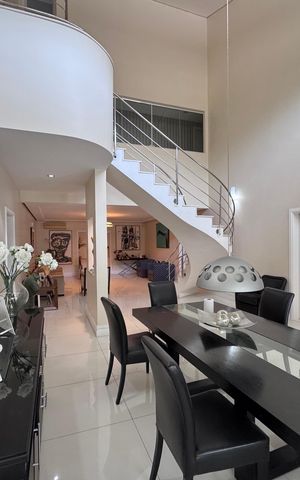 Casa à venda com 612m², 5 quartos e 4 vagasSala