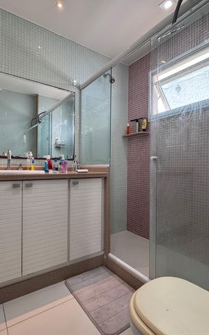 Casa à venda com 612m², 5 quartos e 4 vagasSuíte 4 - Banheiro