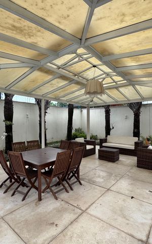 Casa à venda com 612m², 5 quartos e 4 vagasÁrea externa