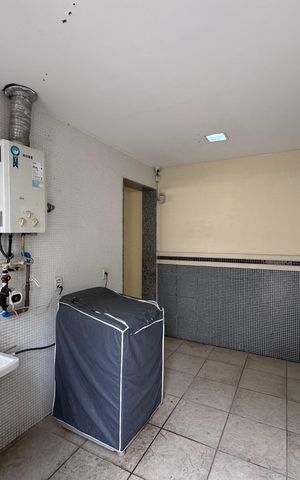 Casa à venda com 612m², 5 quartos e 4 vagasÁrea de Serviço