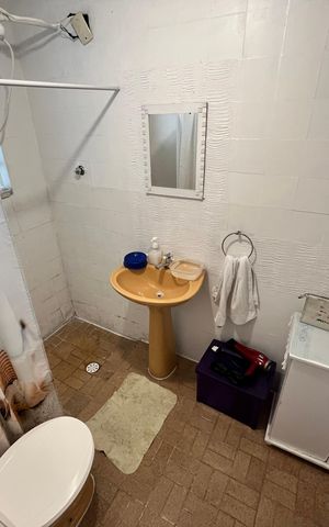 Casa à venda com 258m², 3 quartos e 2 vagasBanheiro de serviço