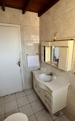 Casa à venda com 258m², 3 quartos e 2 vagasBanheiro