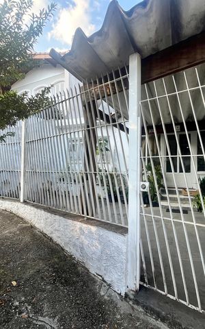 Casa à venda com 258m², 3 quartos e 2 vagasFachada