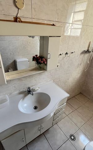 Casa à venda com 258m², 3 quartos e 2 vagasBanheiro