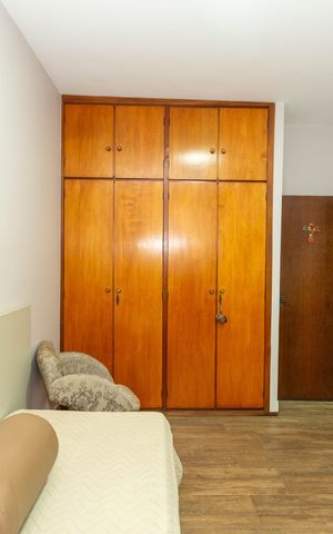 Casa à venda com 264m², 4 quartos e 6 vagas Casa à venda com 264m², 4 quartos e 6 vagasQuarto 1