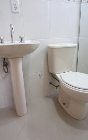 Casa à venda com 189m², 3 quartos e 5 vagasBanheiro da Suíte 2