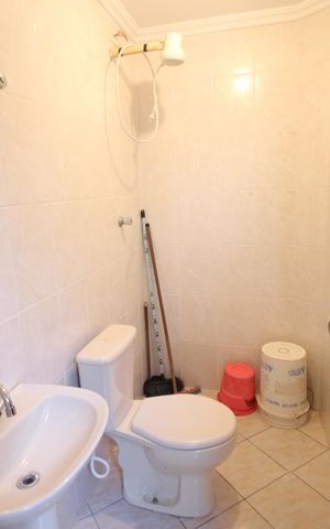 Casa à venda com 189m², 3 quartos e 5 vagasBanheiro de serviço