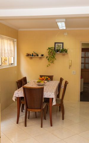 Casa à venda com 200m², 4 quartos e 2 vagas Casa à venda com 200m², 4 quartos e 2 vagasCozinha
