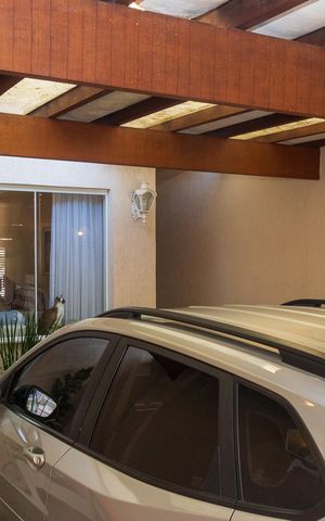 Casa à venda com 200m², 4 quartos e 2 vagas Casa à venda com 200m², 4 quartos e 2 vagasGaragem