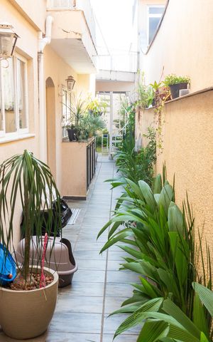 Casa à venda com 200m², 4 quartos e 2 vagas Casa à venda com 200m², 4 quartos e 2 vagasCorredor