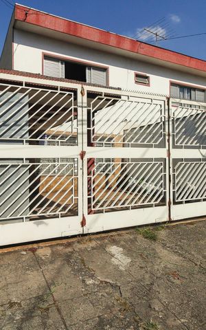 Casa à venda com 176m², 3 quartos e 3 vagas Casa à venda com 176m², 3 quartos e 3 vagasFachada